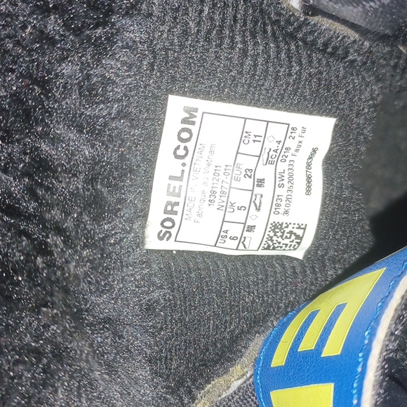 SOREL snow boots. Youth sz. 6 - Picture 3 of 8